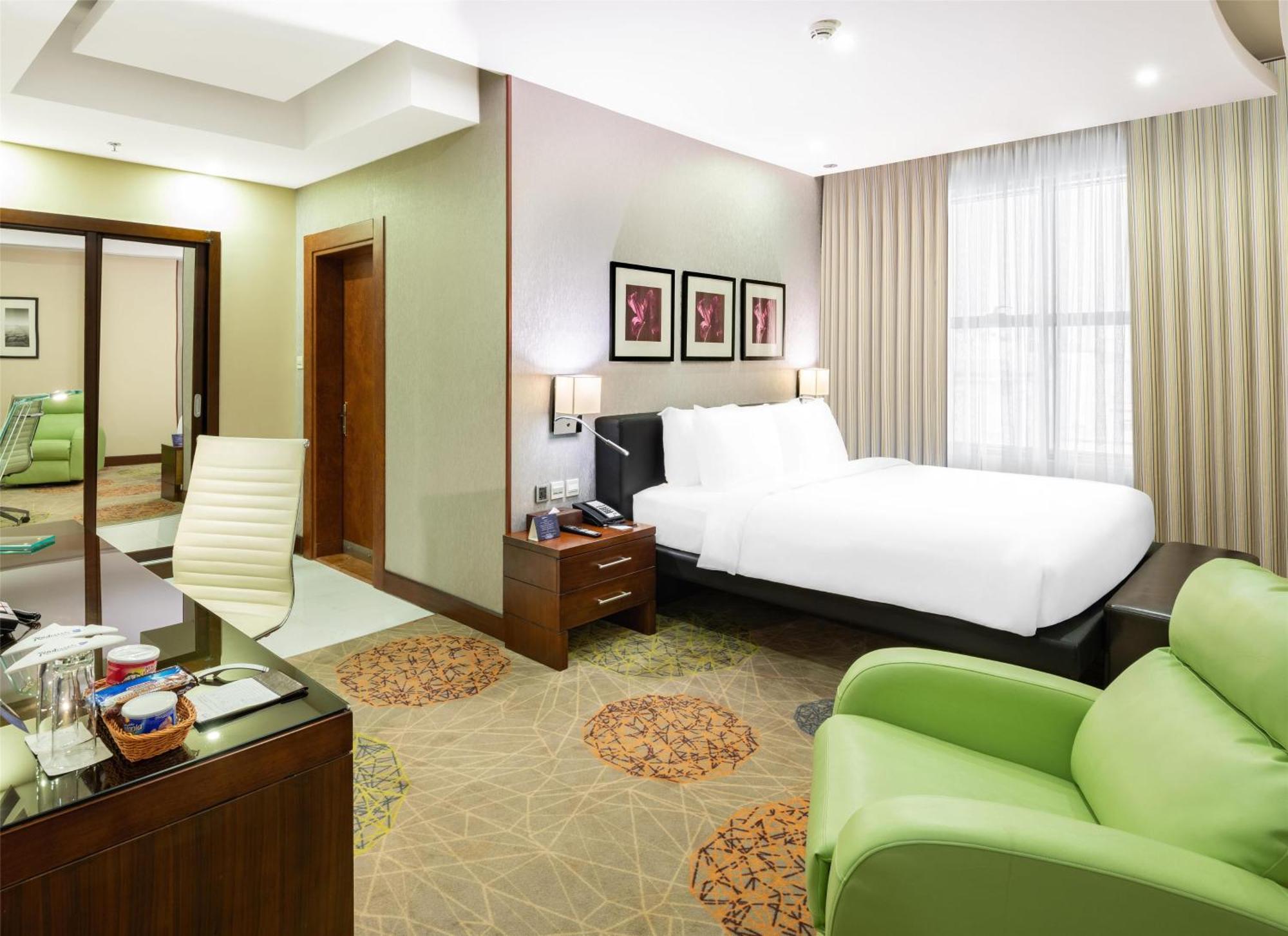Radisson Blu Plaza Jeddah Hotel Екстериор снимка